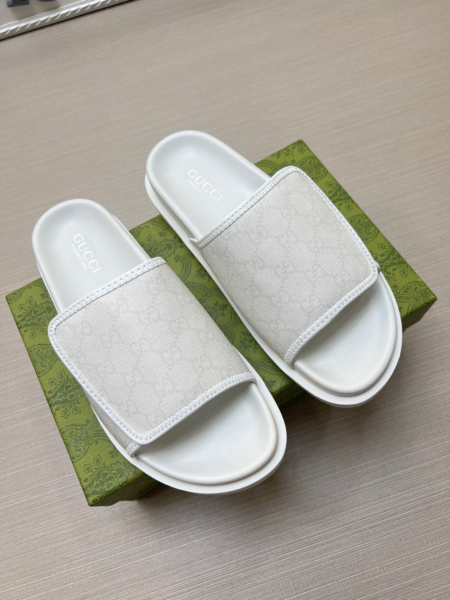 5LB231ZDE Stylish Slippers
