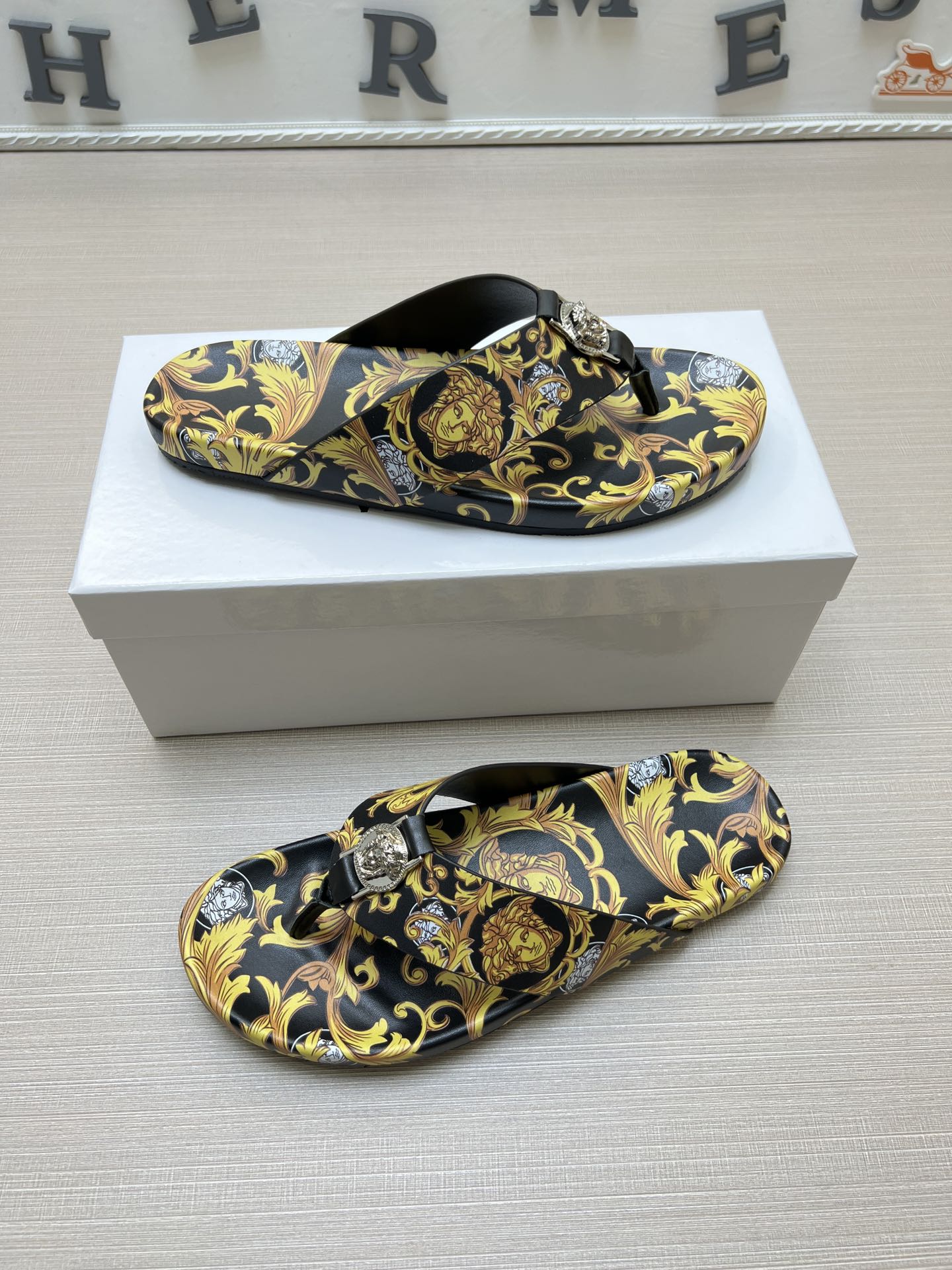 54V96ZDE Stylish slippers