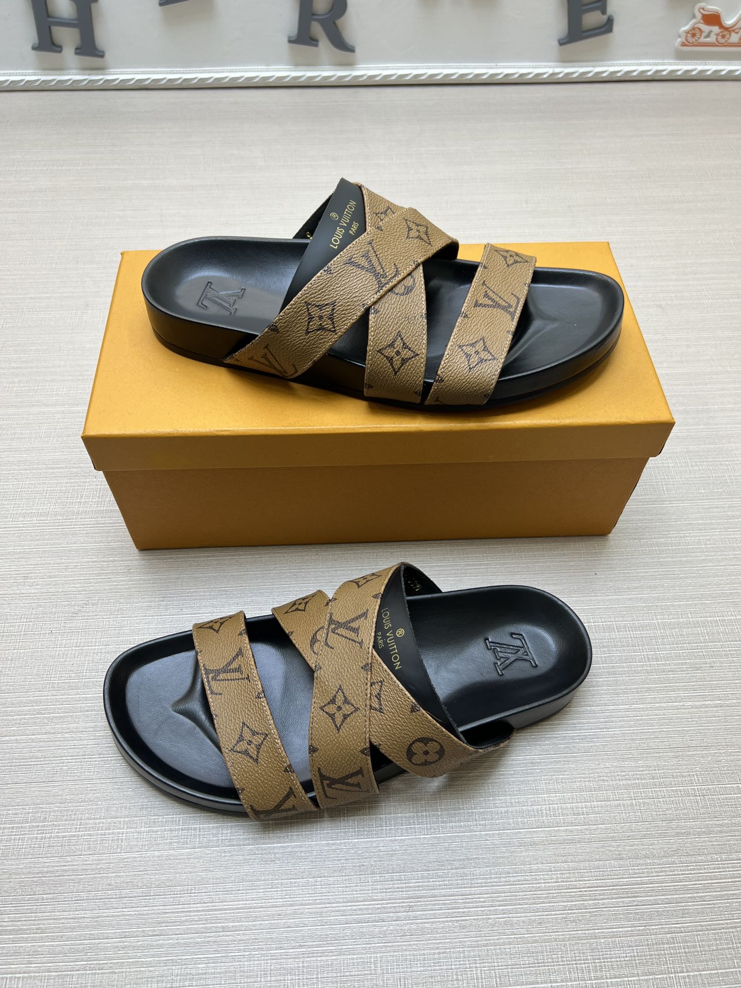 54E89ZDE Stylish slippers