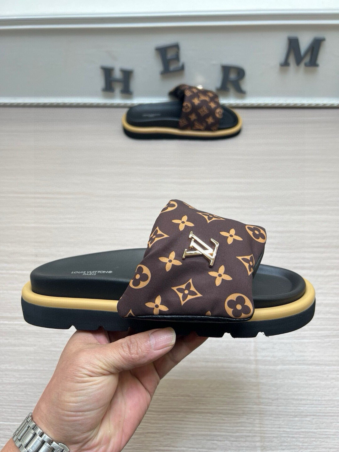 5QE10ZDE Stylish Slippers