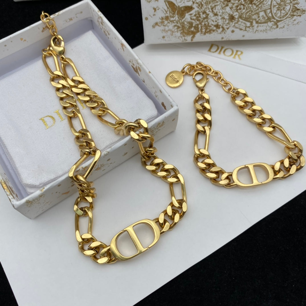 1XD319XDE Stylish Necklaces Bracelets