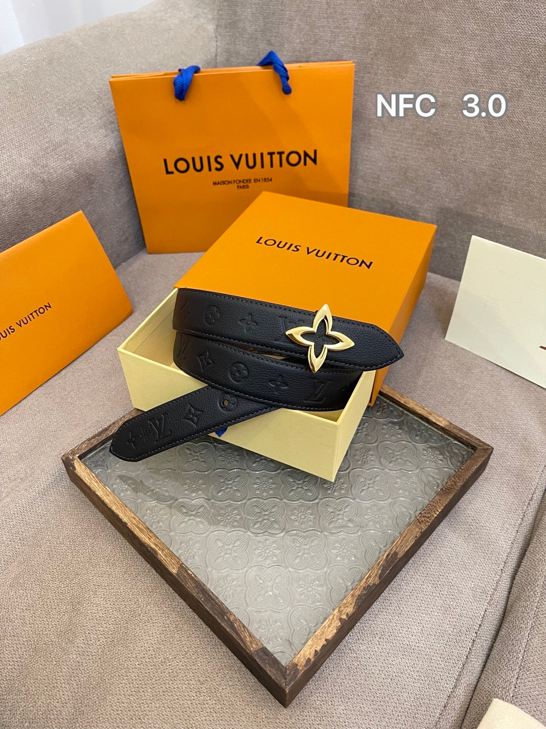 255RE11PDE Stylish High quality belt With full package