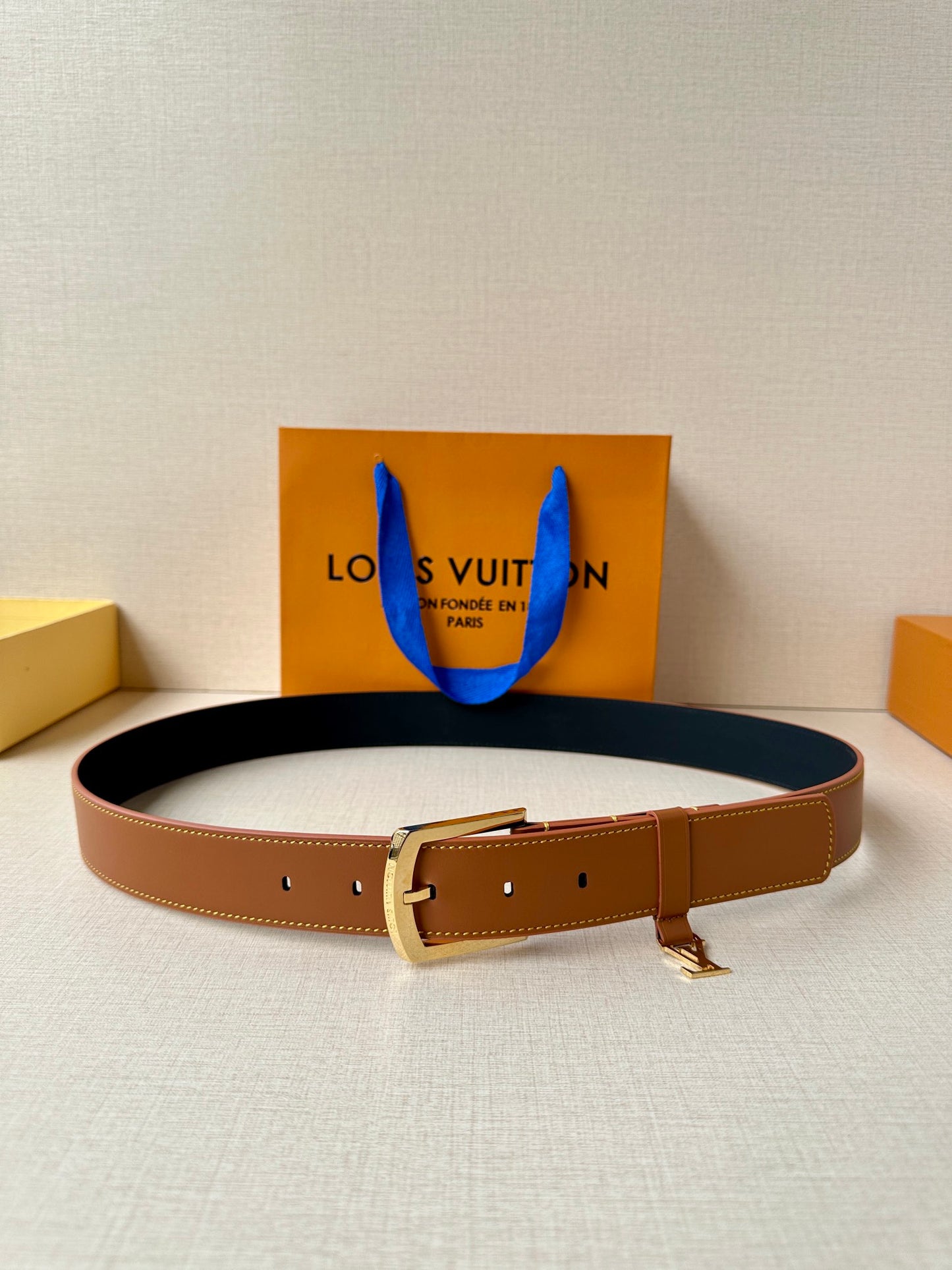 1WE160PDE Stylish High quality belt With full package
