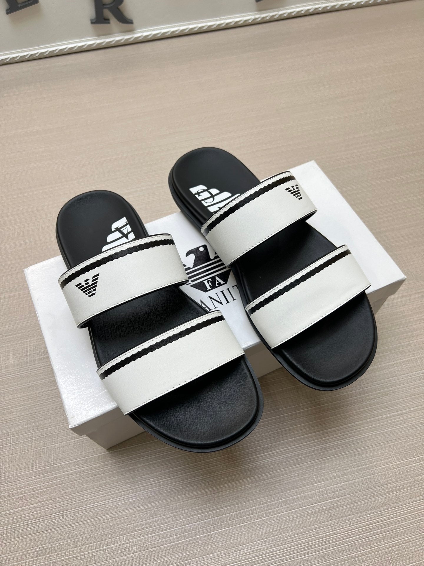 54A103ZDE Stylish slippers