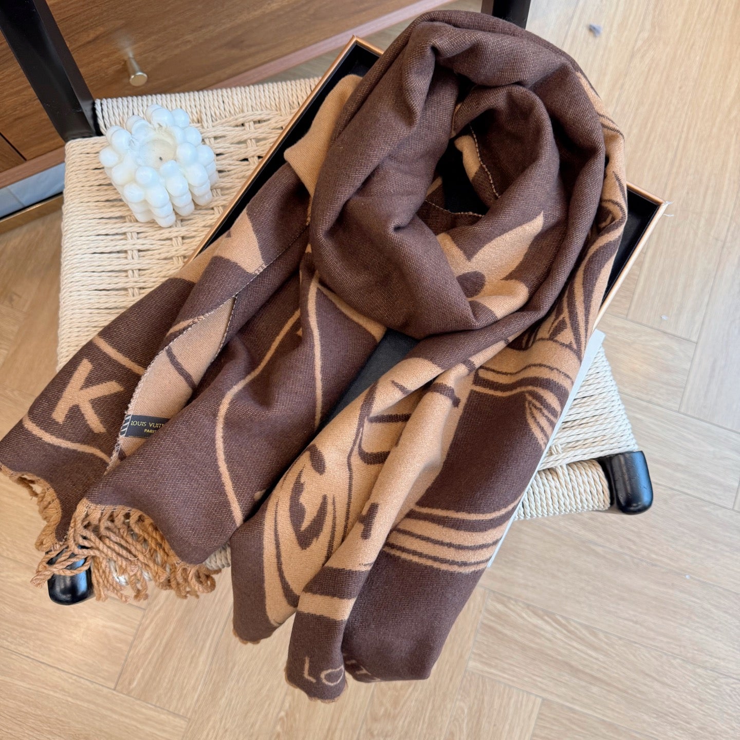 175RE3WDE Stylish Winter Scarves