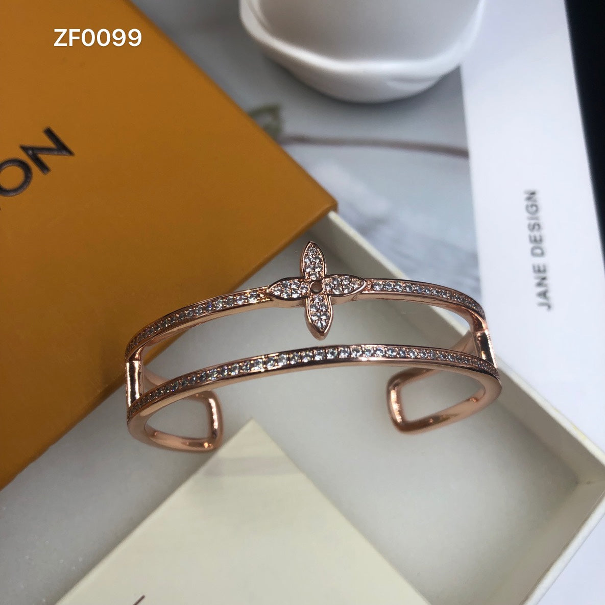 1YE348KDE Stylish Bracelets