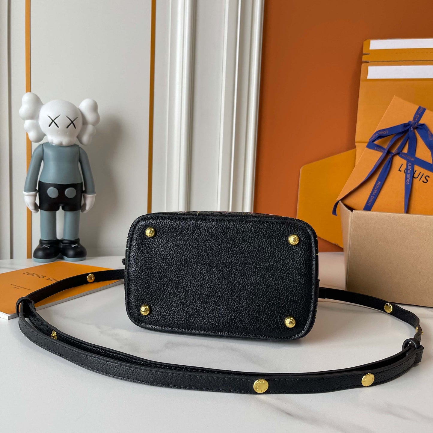 15RE33BDE Stylish leather bag