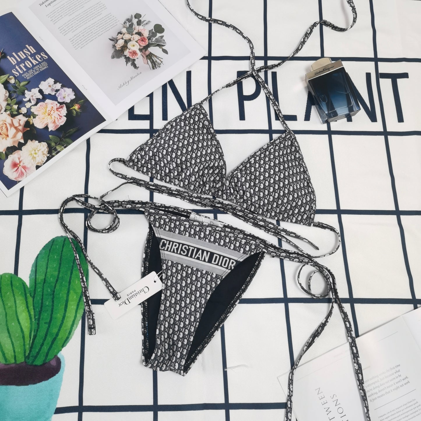 14D247YDE Stylish Bikini swimsuit