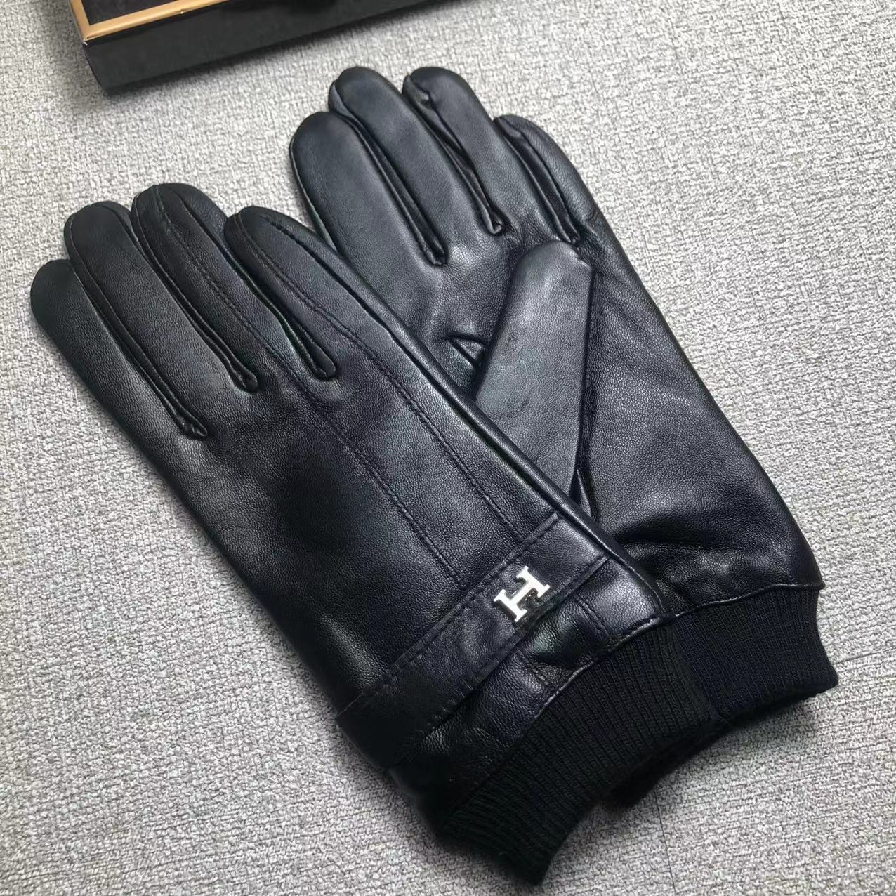 24H84SDE Stylish gloves