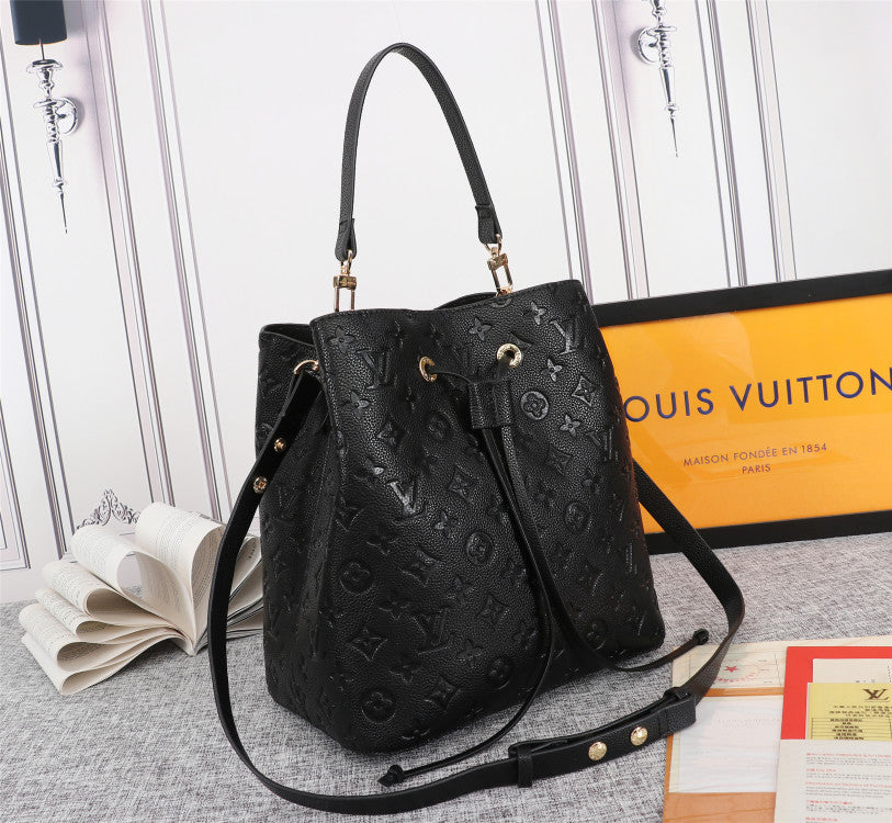 2XE60BDE Stylish leather bag