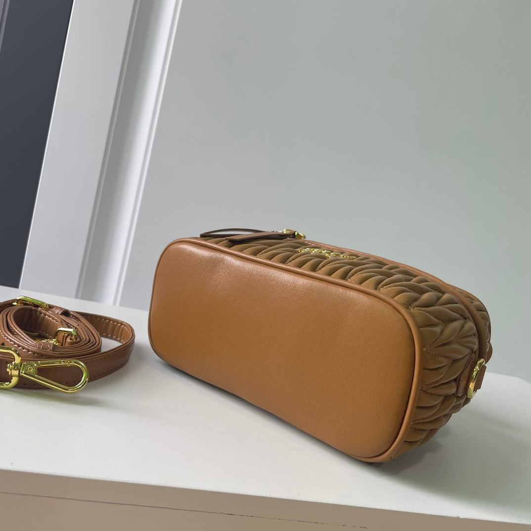 15RA102BDE Stylish leather bag