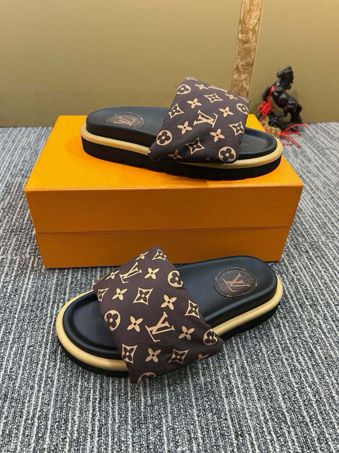 5QE12ZDE Stylish Slippers
