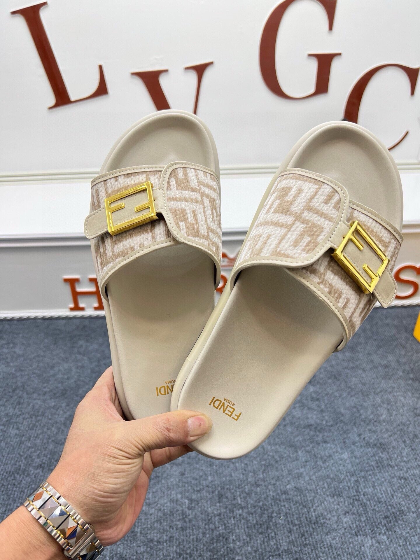 54F37ZDE Stylish slippers