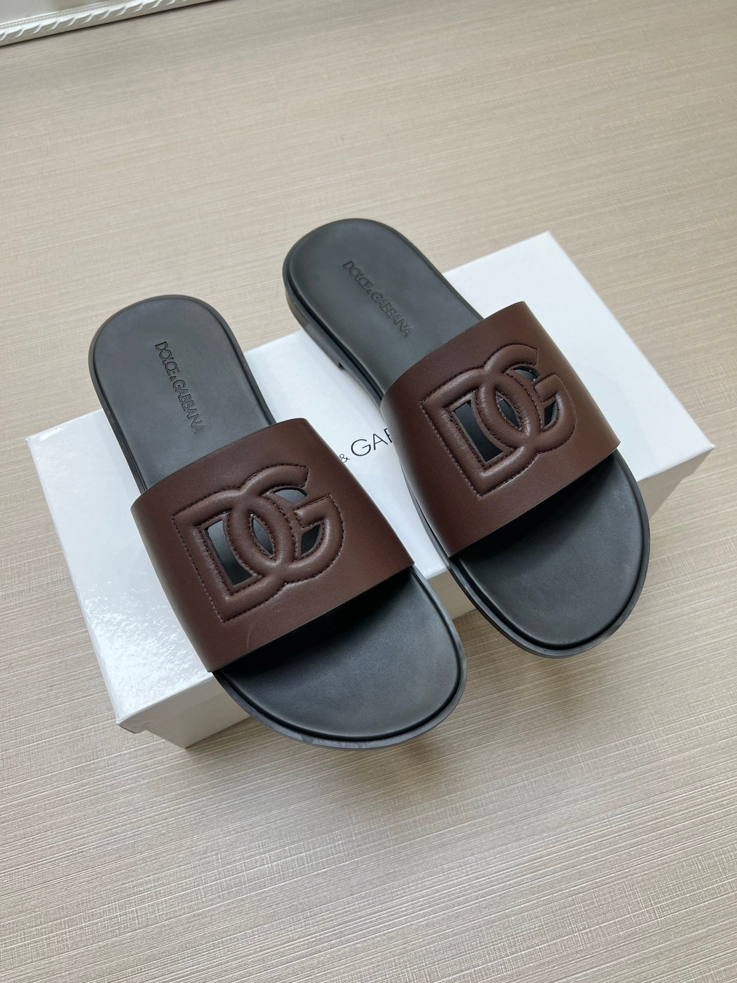 54A63ZDE Stylish slippers