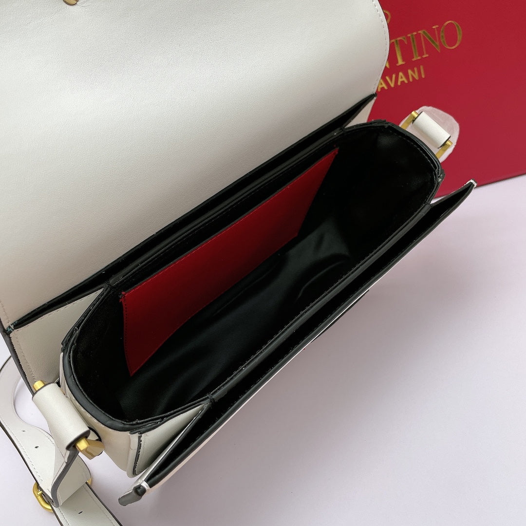 5A45BDE Stylish leather bag