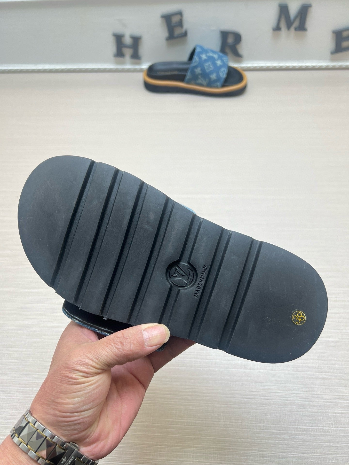 54E100ZDE Stylish slippers Sole thickness 5cm