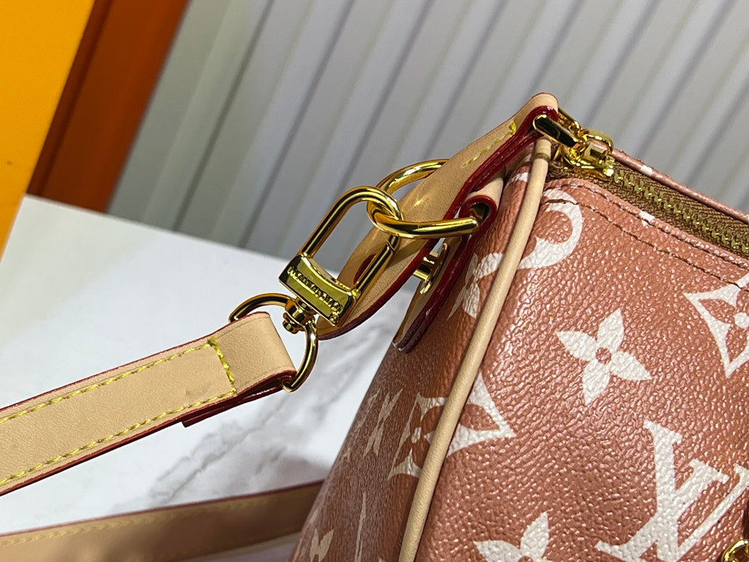 155XE16BDE Stylish leather bag