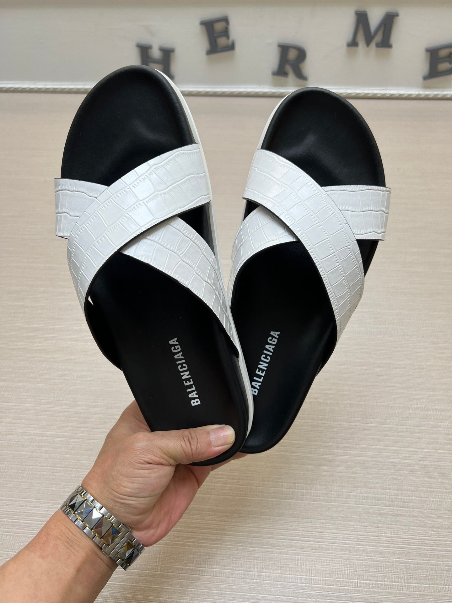 54J97ZDE Stylish slippers