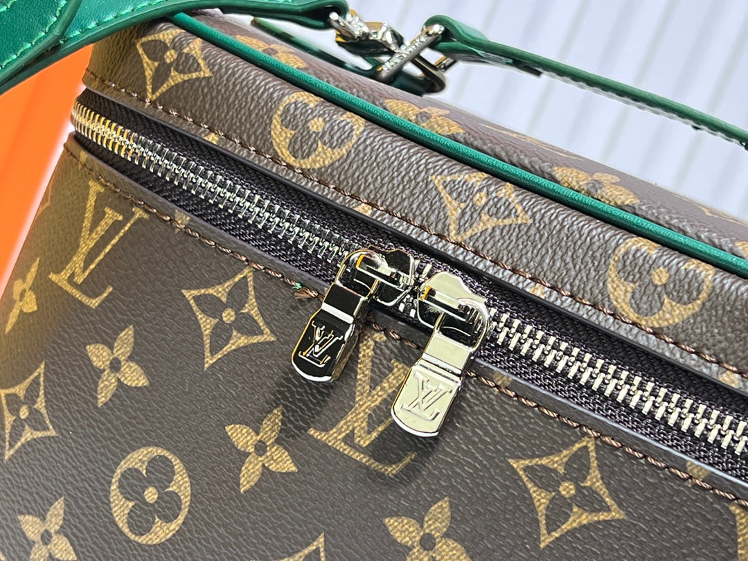 15XE10BDE Stylish leather bag