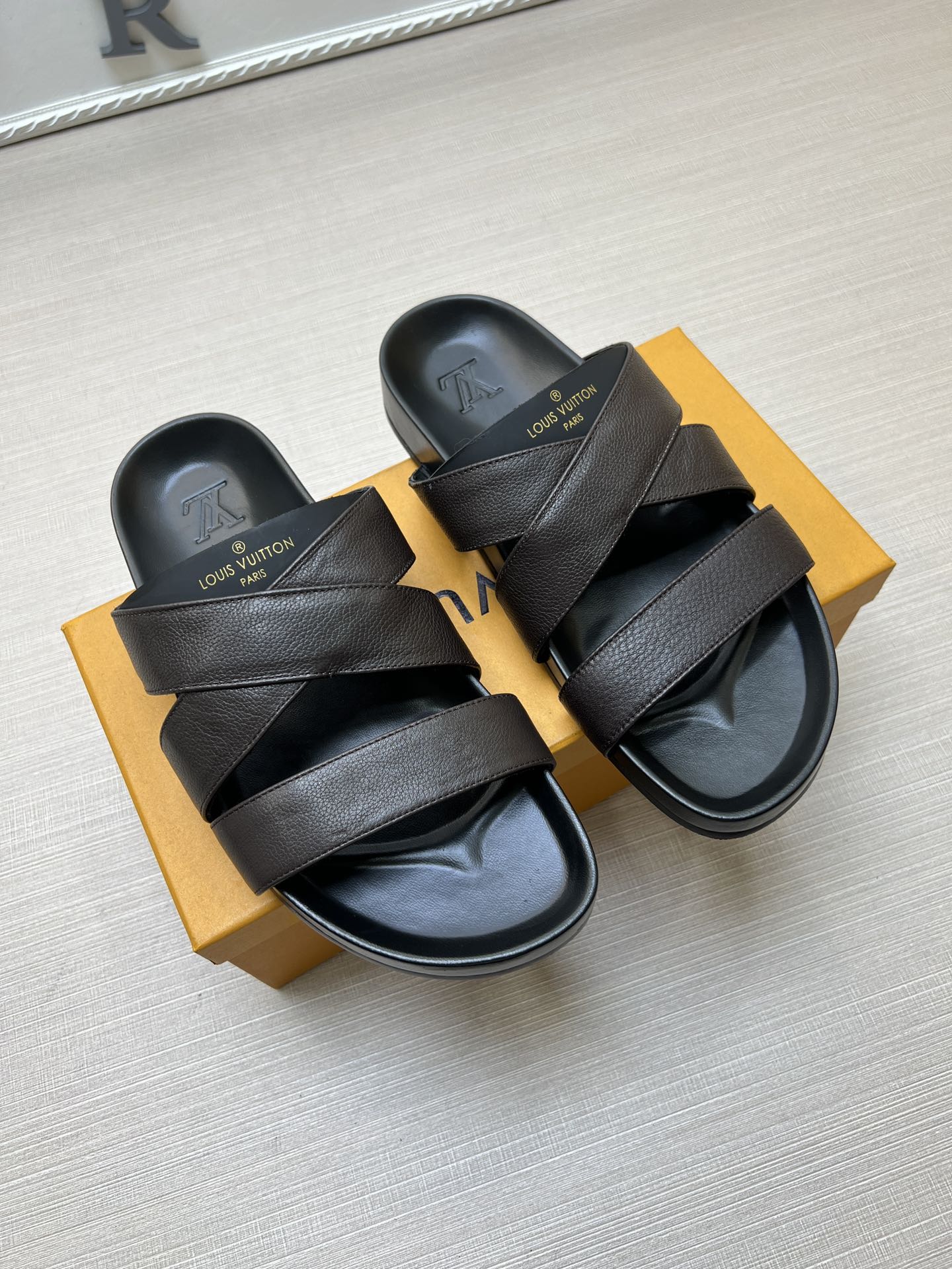 54E89ZDE Stylish slippers