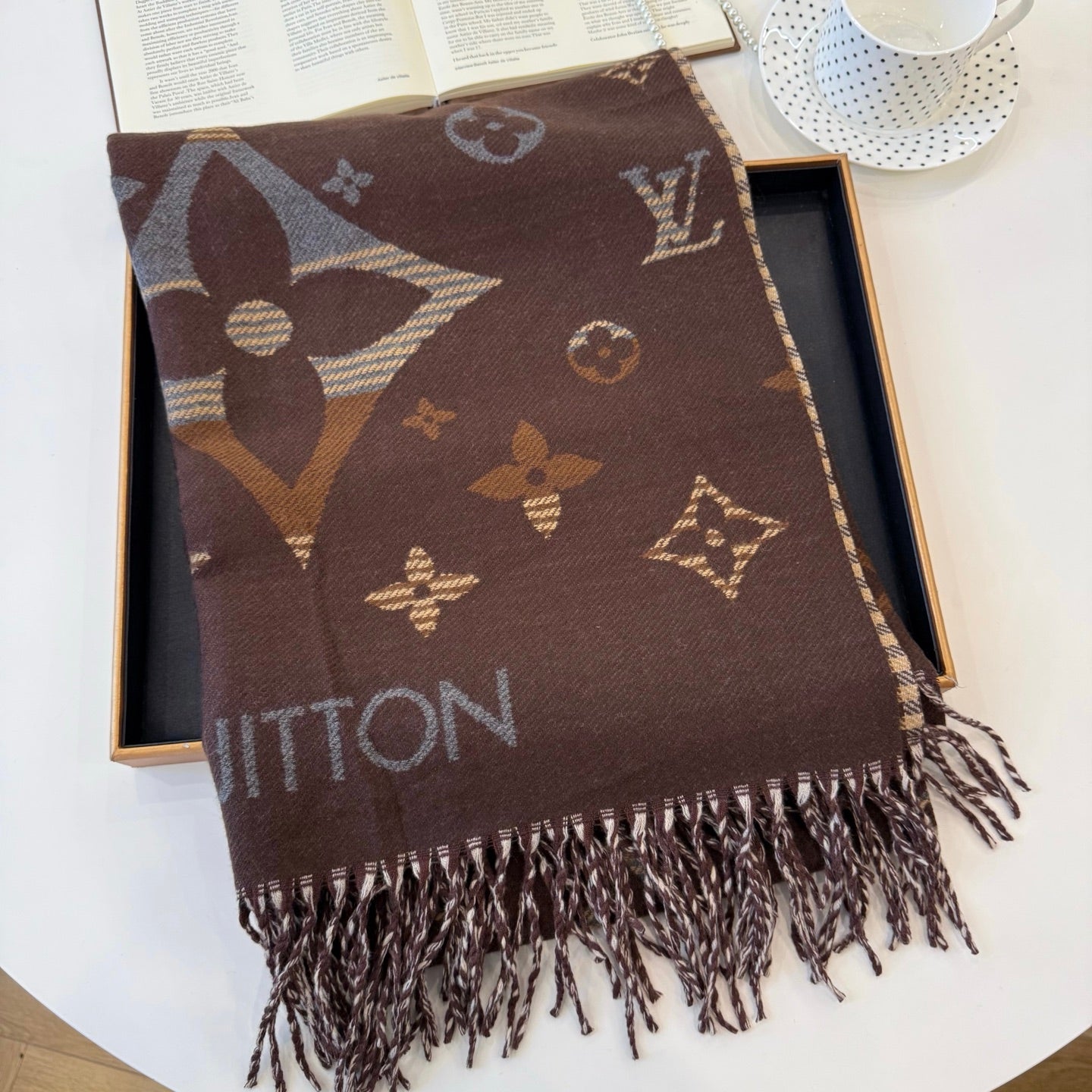 185ZE41WDE Stylish Winter Scarves