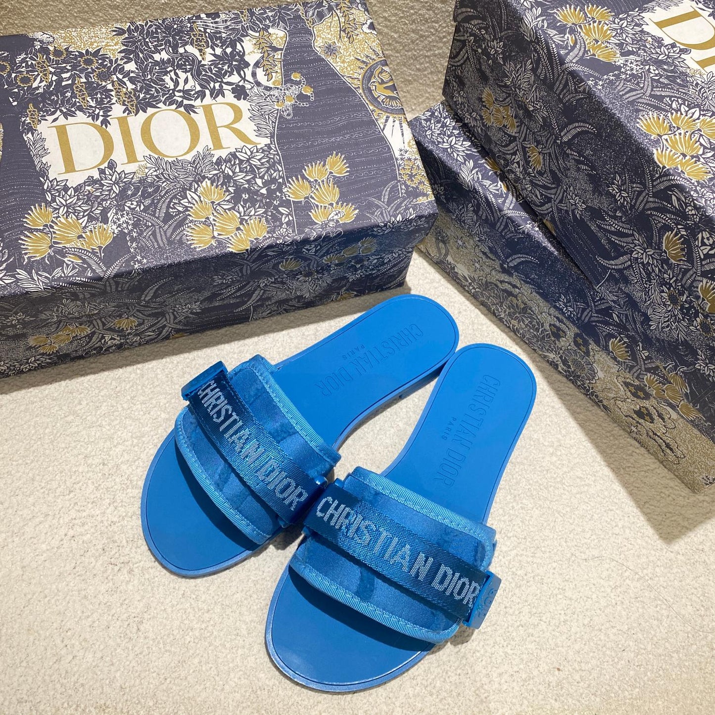 14D16ZDE Stylish slippers