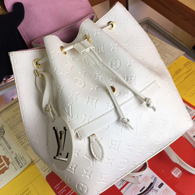1E065BDE Stylish leather bag