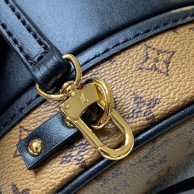 1E14BDE Stylish leather bag