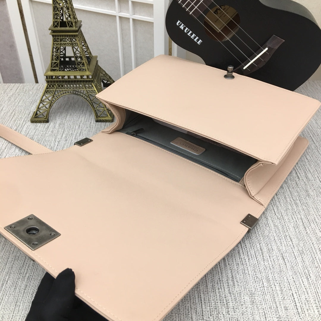 5C60BDE Stylish leather bag