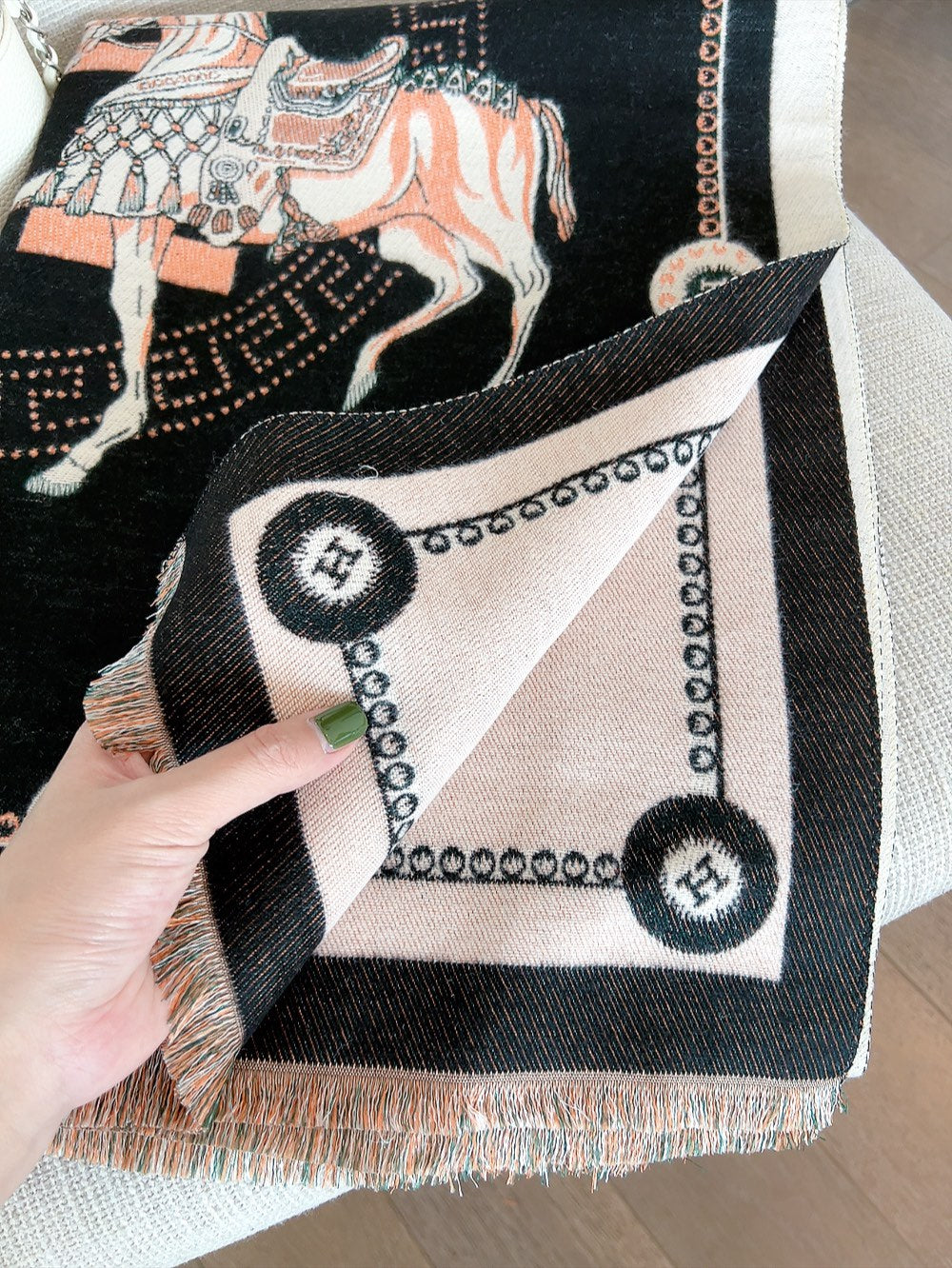 185ZH27WDE Stylish Winter Scarves