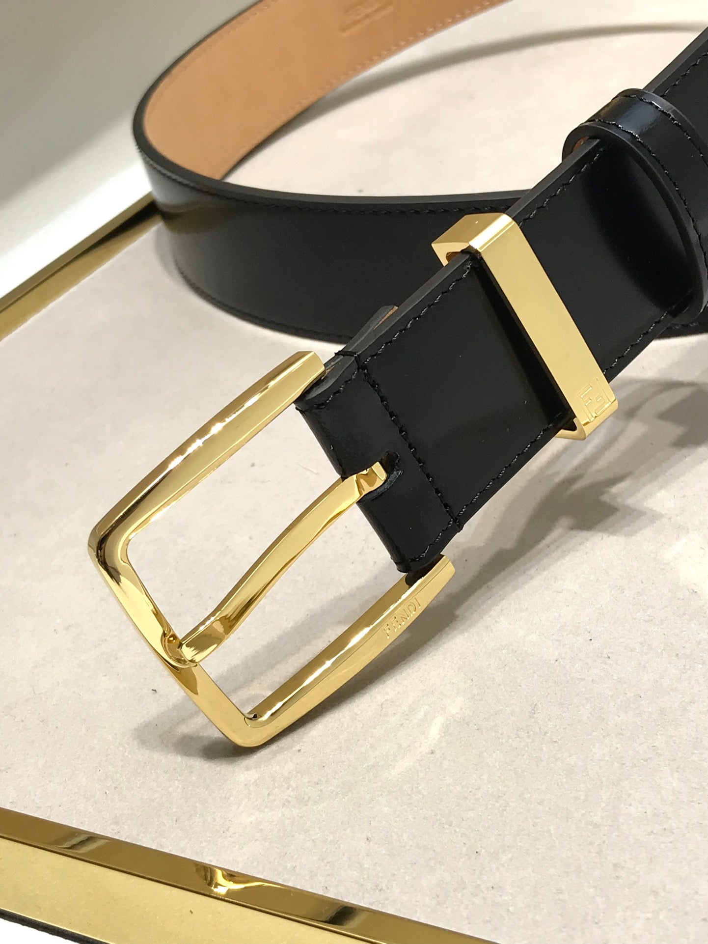 14F93PDE Stylish High quality belt With full package