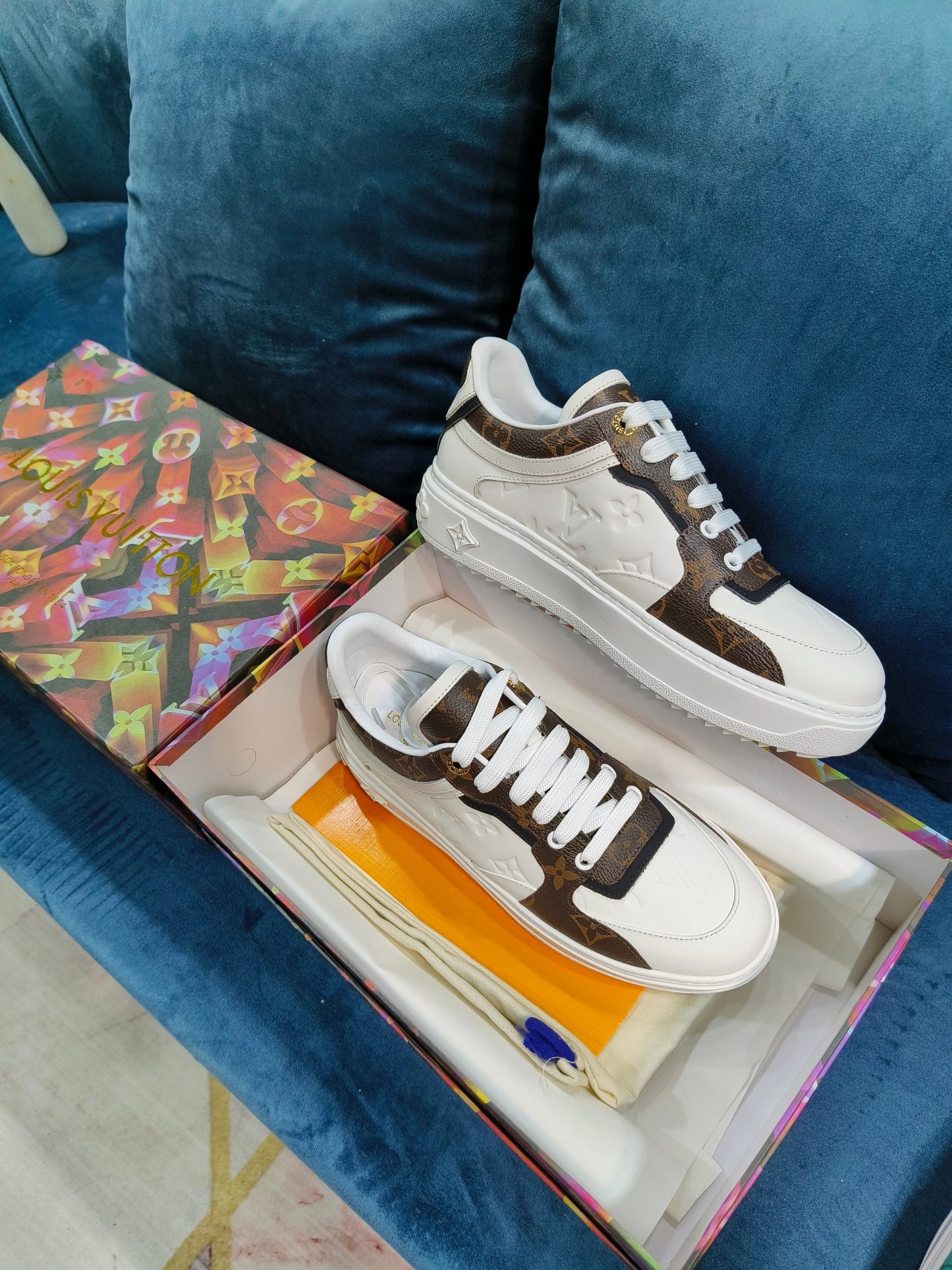 2YE45ZDE Stylish Sneakers