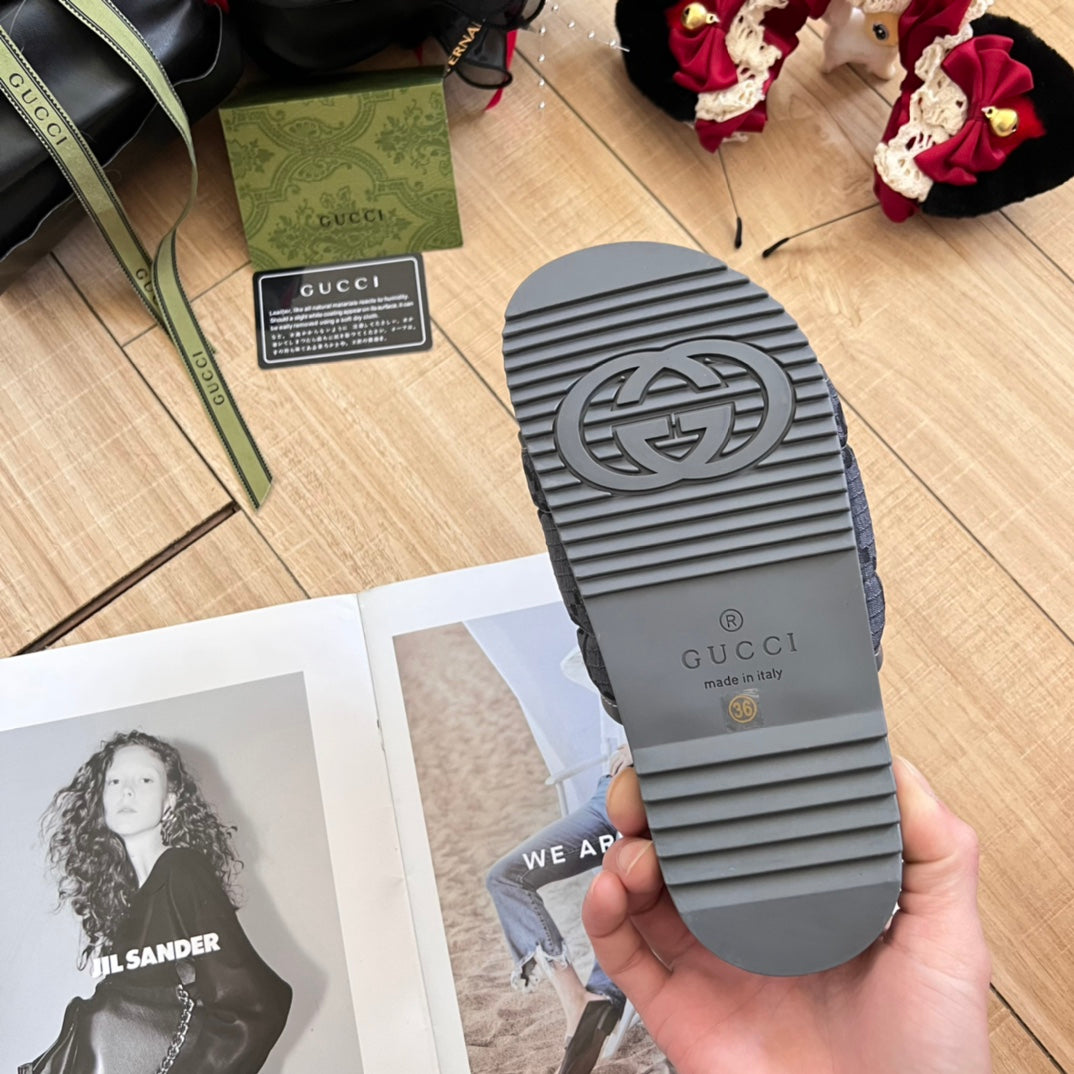 14B84ZDE Stylish Slippers