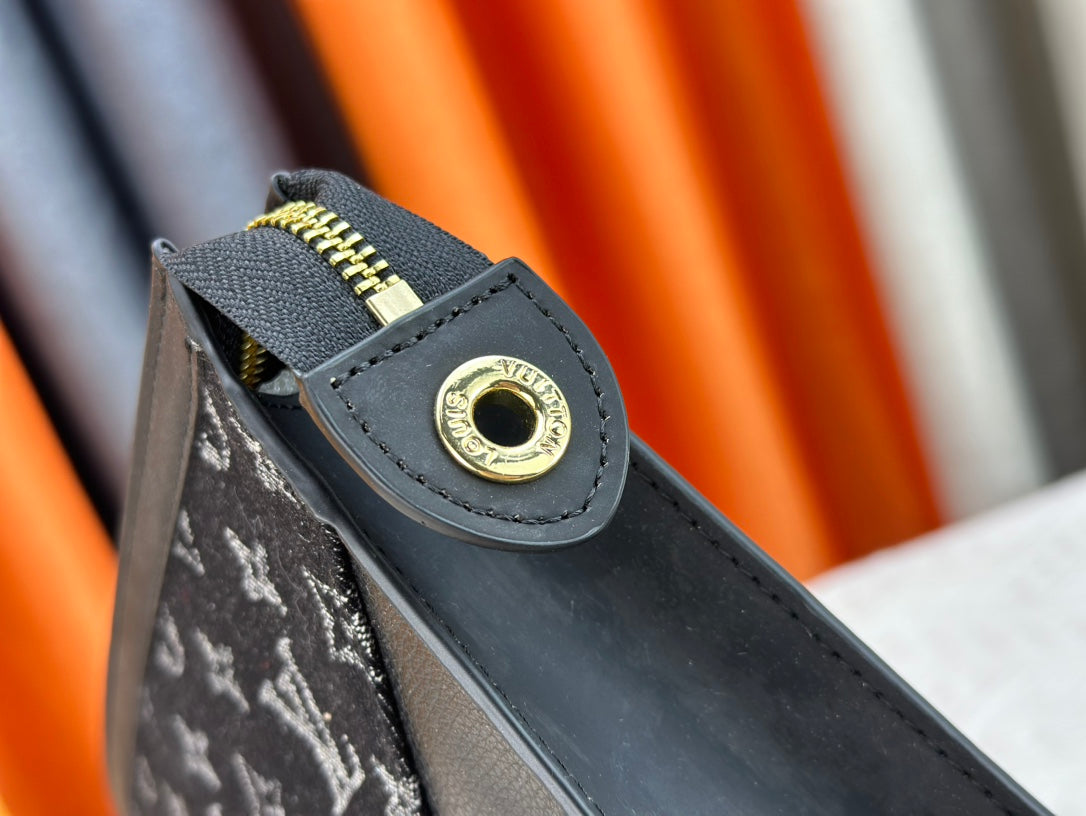 1XE397BDE Stylish leather bag