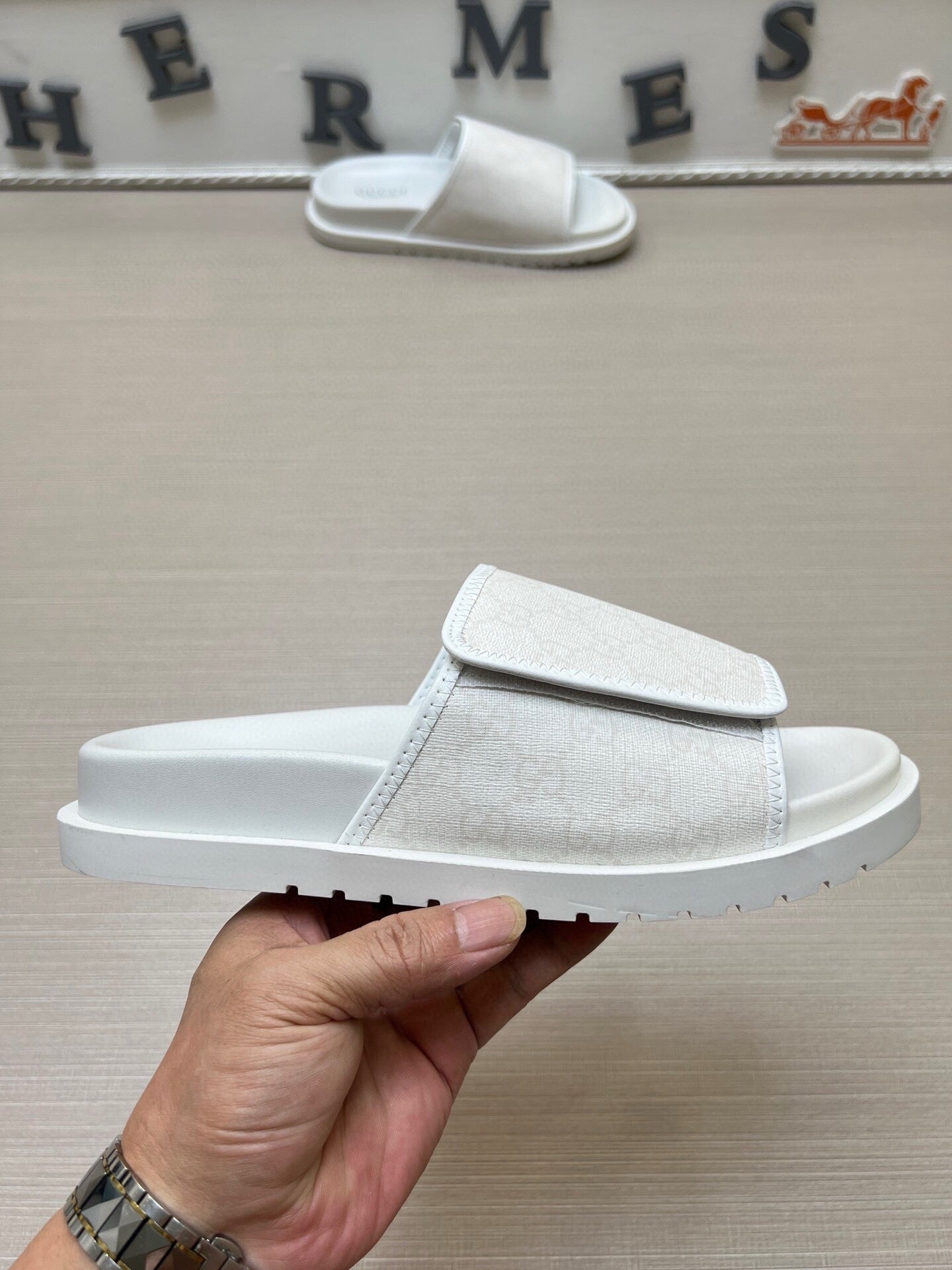 5LB231ZDE Stylish Slippers