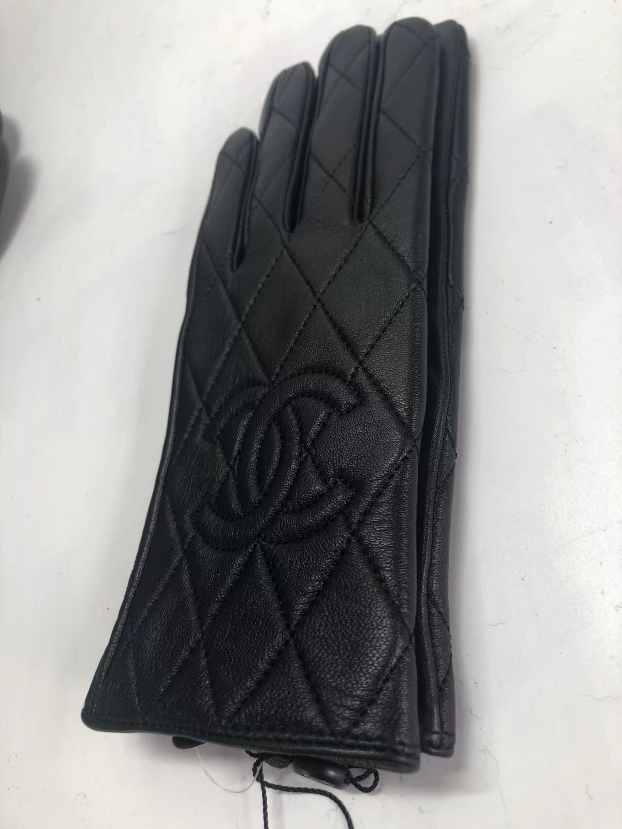 24C75SDE Stylish gloves