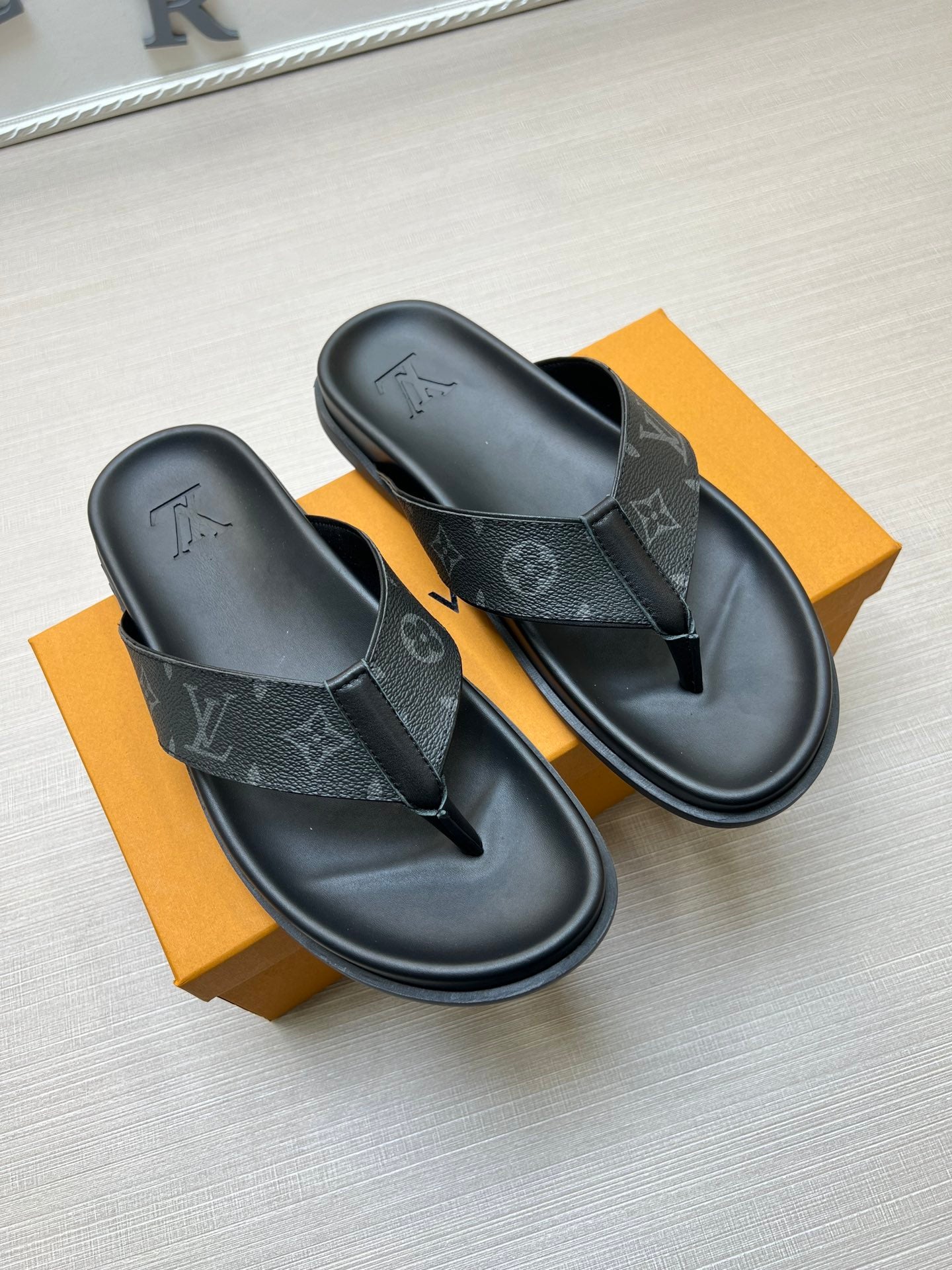 54E56ZDE Stylish slippers