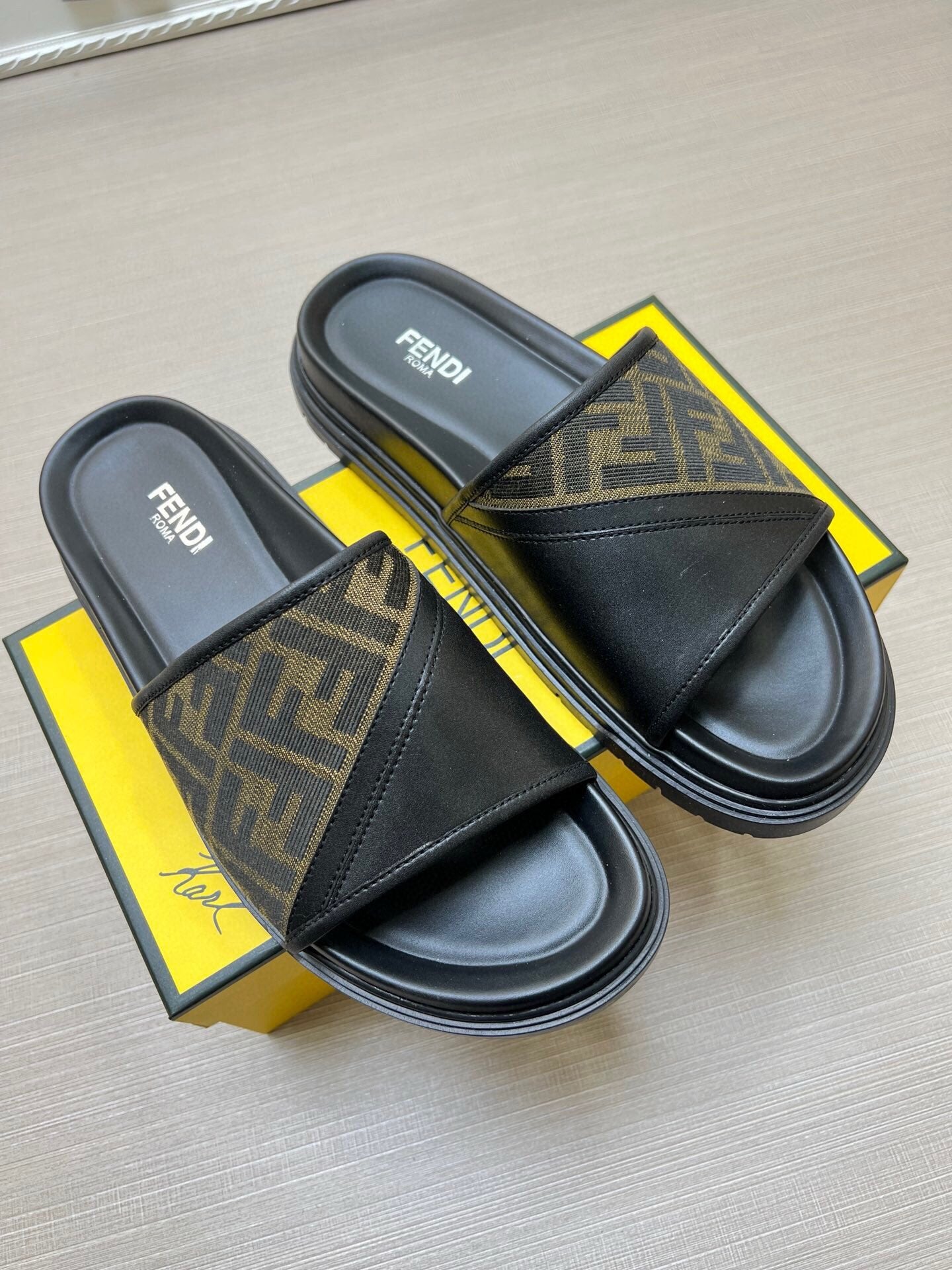 5LF223ZDE Stylish Slippers