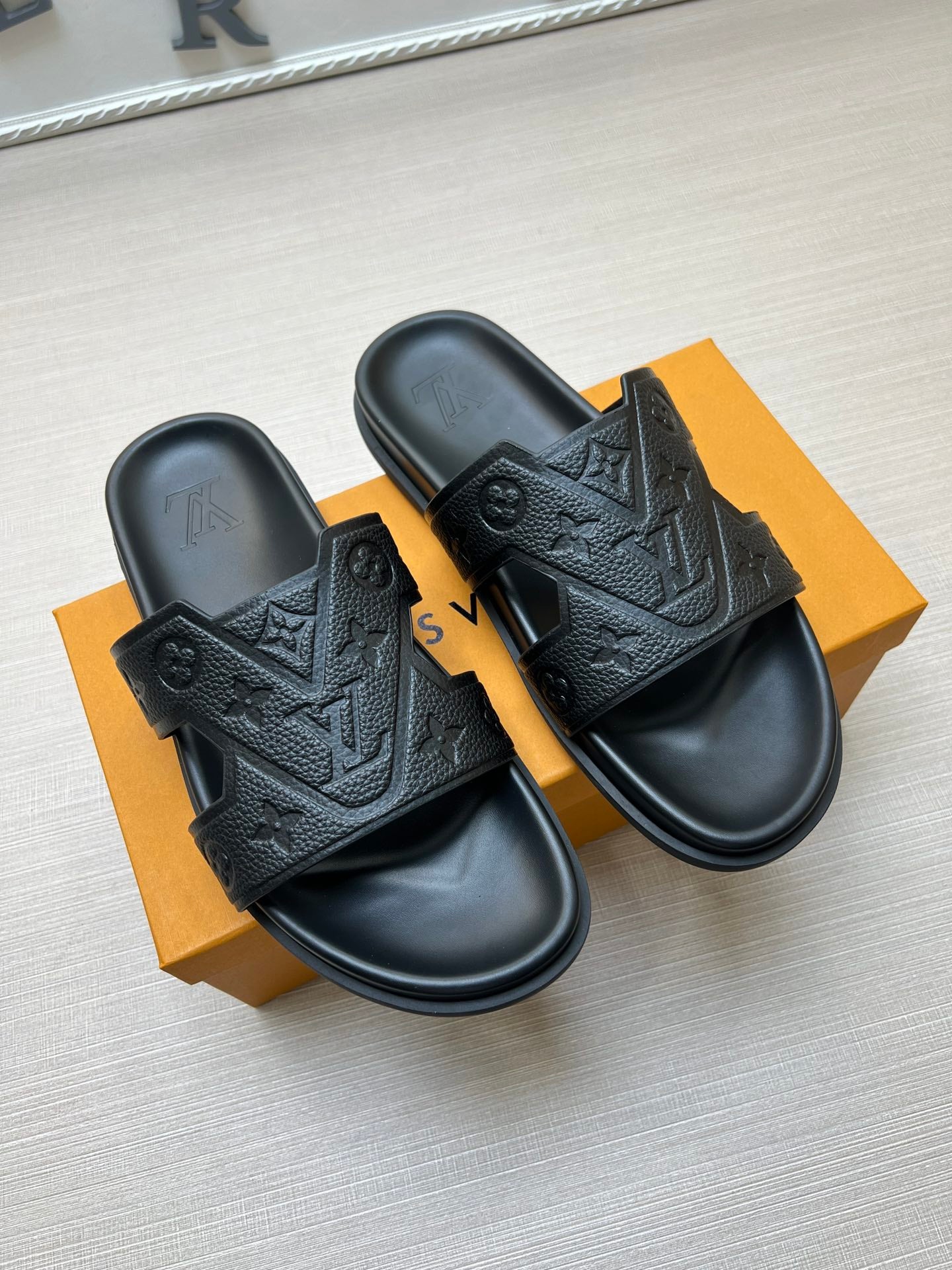54E68ZDE Stylish slippers