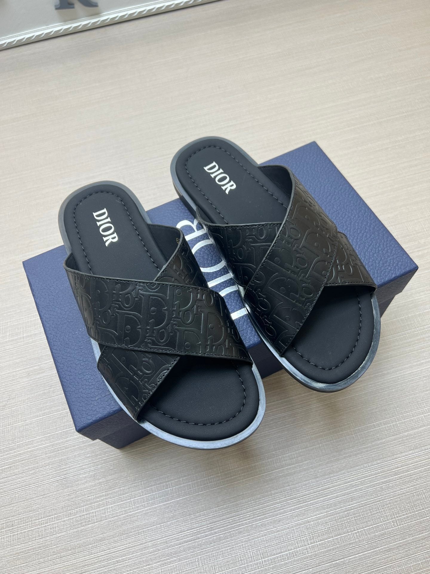 54D80ZDE Stylish slippers