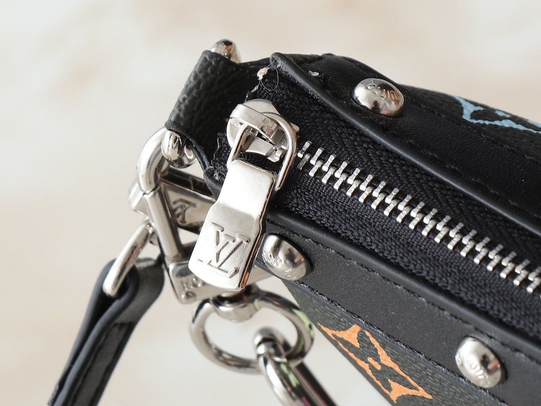 15XE12BDE Stylish leather bag