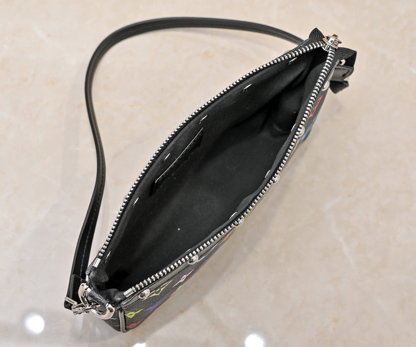 15XE12BDE Stylish leather bag