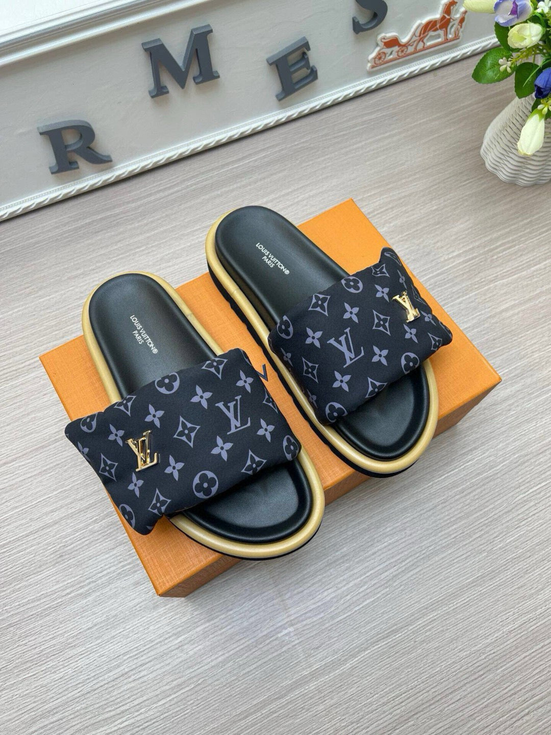 5QE10ZDE Stylish Slippers