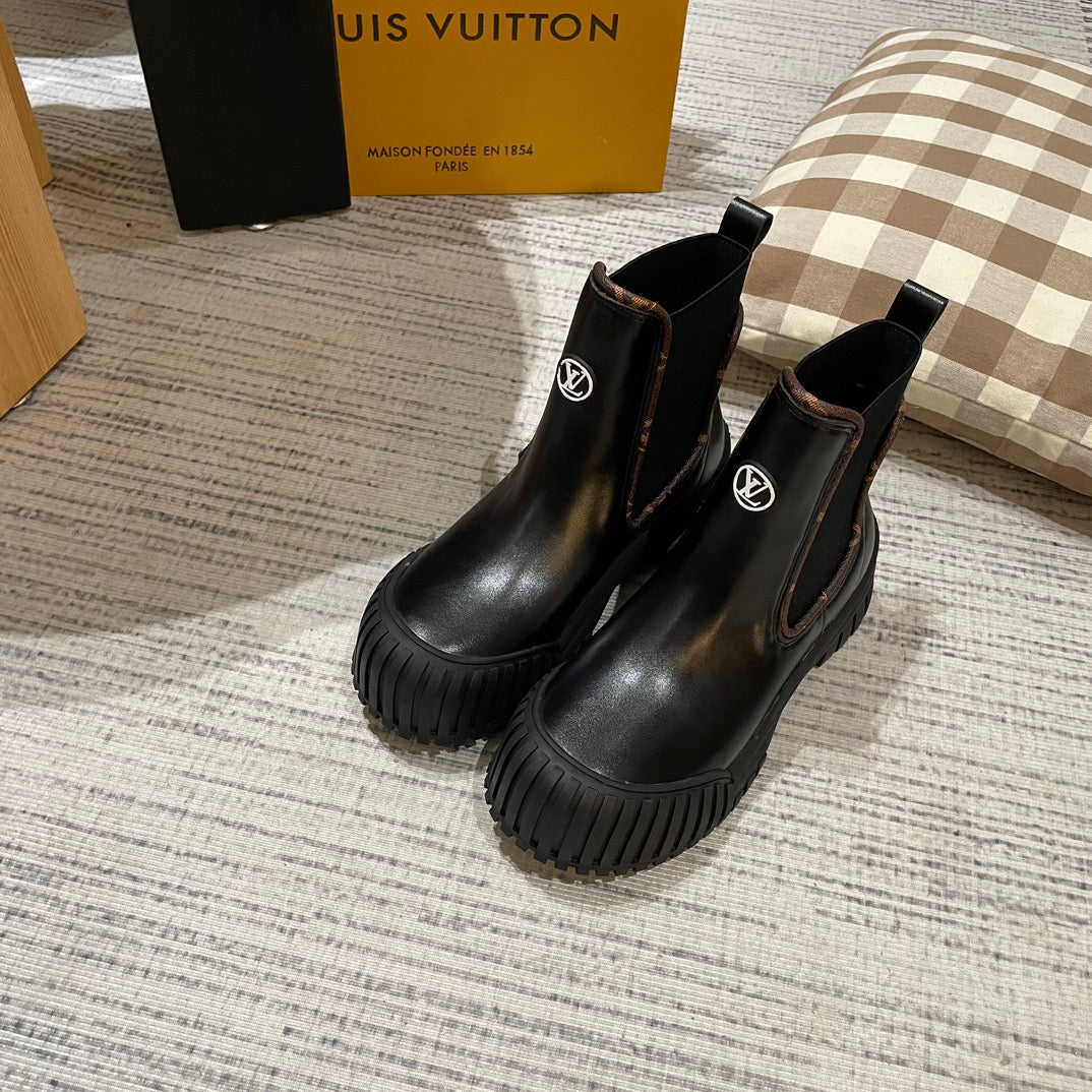 1JE8ZDE Stylish leather boots