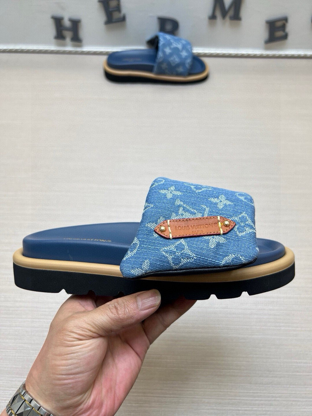 5QE8ZDE Stylish Slippers