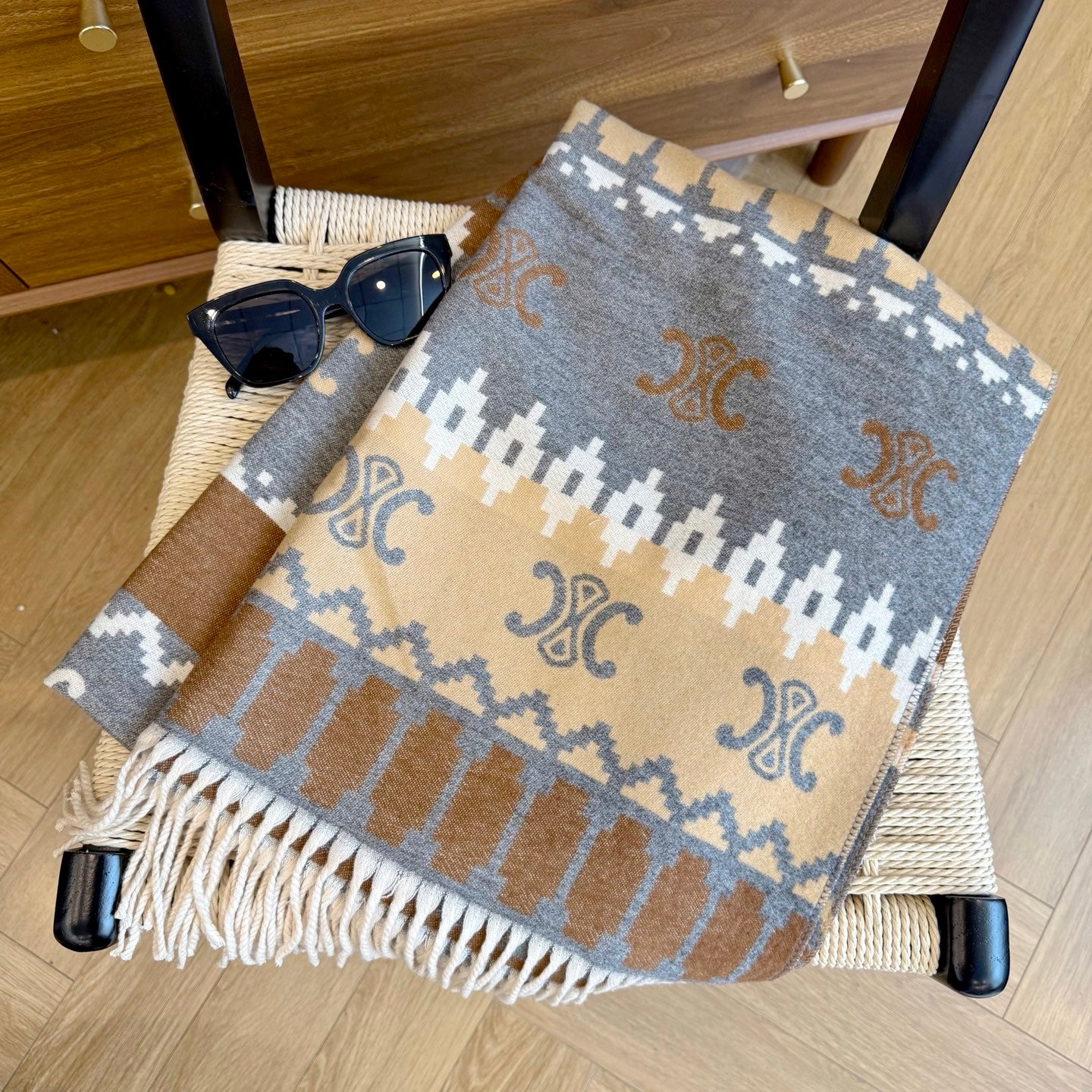 185ZN61WDE Stylish Winter Scarves