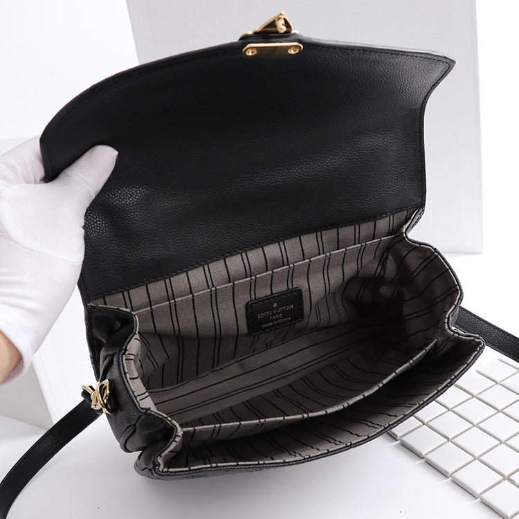 AE92BDE Stylish leather bag