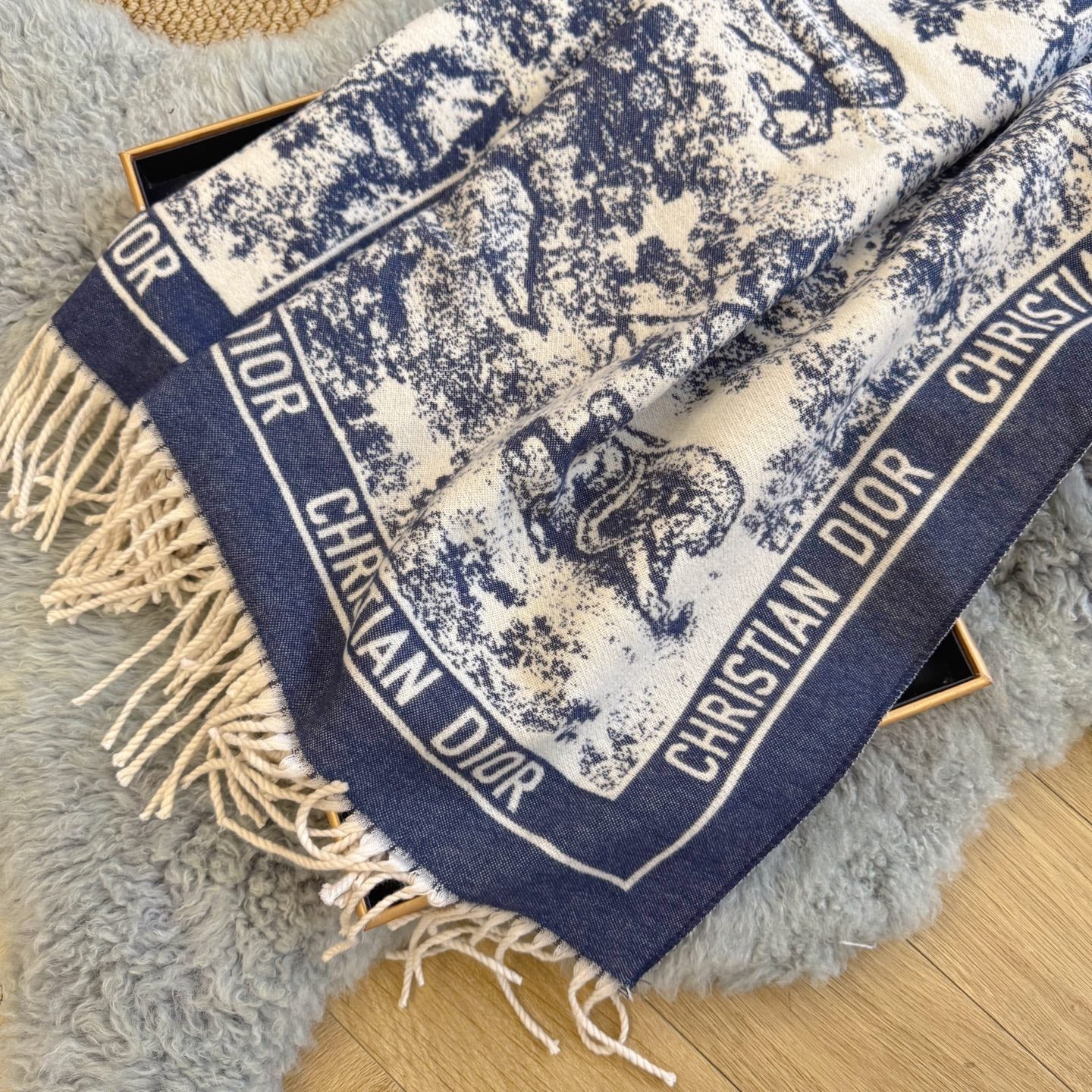 185ZD70WDE Stylish Winter Scarves