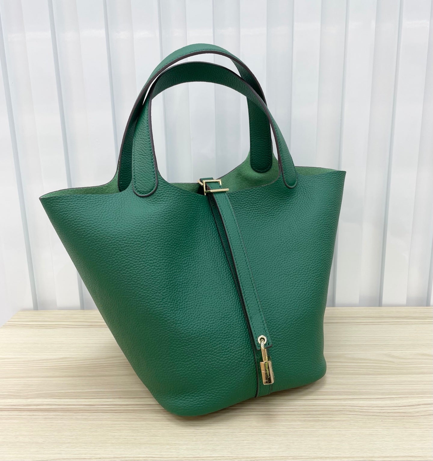 15RH5BDE Stylish leather bag