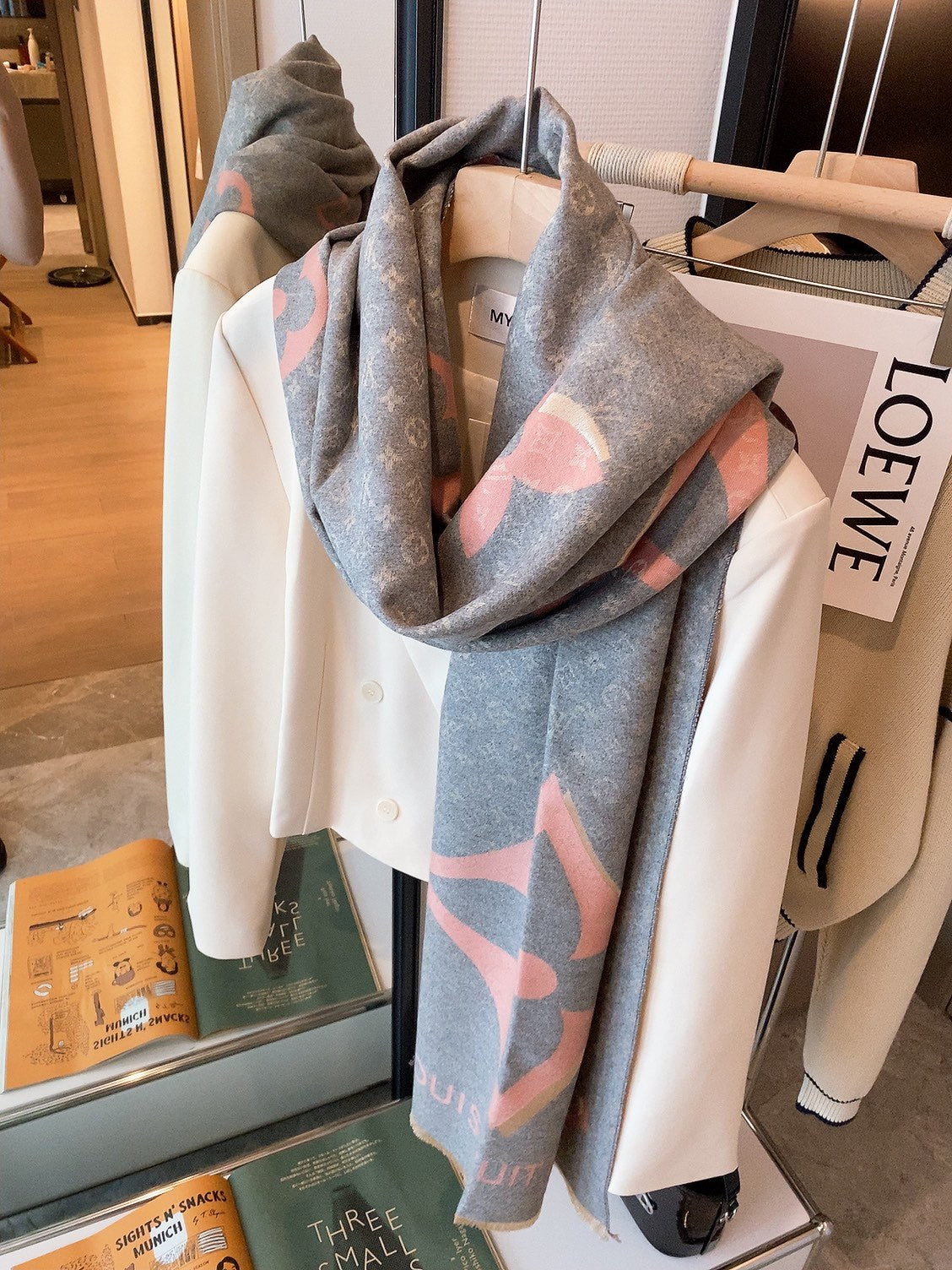 175RE37WDE Stylish Winter Scarves